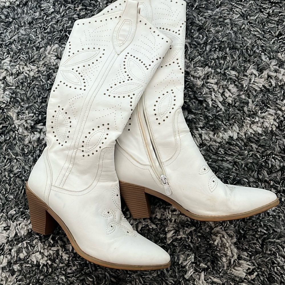 White Cowgirl Boots size 9.5